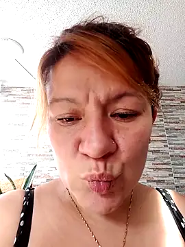 Snapshot of Skylar-Vox- chatting on 10/16/25, 09:49 Skylar-Vox- online show from 10/16/25, 09:49