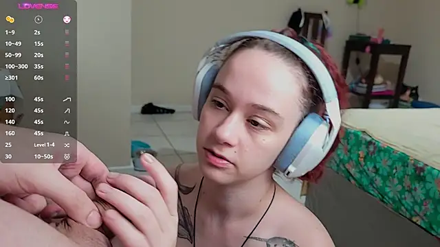 Snapshot of Angels_fuck chatting on 02/24/25, 02:19 Angels fuck online show from 02/24/25, 02:19