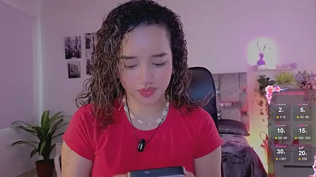 Snapshot of emilyrouxe chatting on 07/21/26, 03:47 emilyrouxe online show from 07/21/26, 03:47