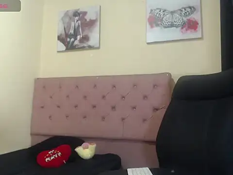 Snapshot of Angiee_Ts chatting on 09/20/25, 12:28 Angiee Ts online show from 09/20/25, 12:28