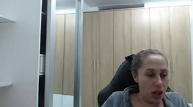 Snapshot of RoxanaLove9 chatting on 02/13/25, 12:13 RoxanaLove9 online show from 02/13/25, 12:13