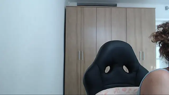 RoxanaLove9 online show from 11/01/25, 07:27