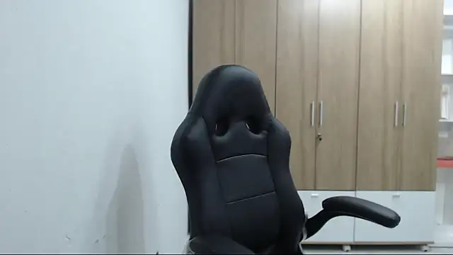 RoxanaLove9 online show from 03/31/26, 11:05