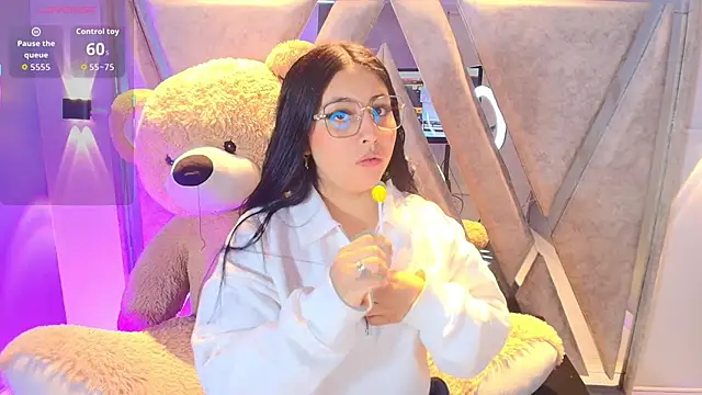 Annie9  online show from 11/08/25, 04:01