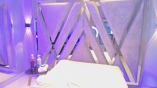 Annie9  online show from 03/03/26, 02:56