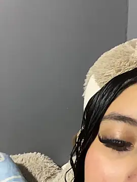 Annie9  online show from 04/13/26, 02:17