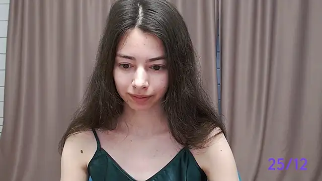 Snapshot of sweet_sweet_angel chatting on 12/25/24, 09:45 sweet sweet angel online show from 12/25/24, 09:45