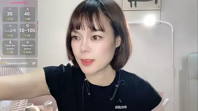 Linda-LL online show from 10/19/25, 12:50