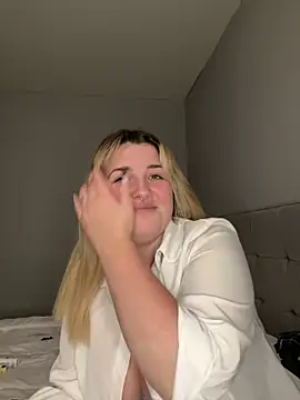 Snapshot of Curvy_Rosie99 chatting on 12/24/24, 06:39 Curvy Rosie99 online show from 12/24/24, 06:39