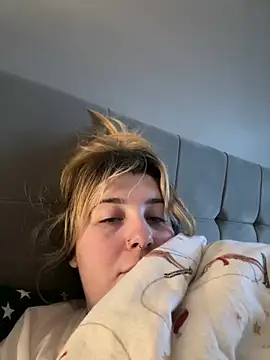 Snapshot of Curvy_Rosie99 chatting on 12/27/24, 02:12 Curvy Rosie99 online show from 12/27/24, 02:12