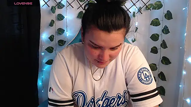 Snapshot of Nika_1_ chatting on 05/14/26, 09:32 Nika 1 online show from 05/14/26, 09:32