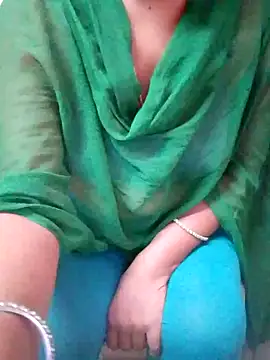 Snapshot of sneha_telugu_girl chatting on 03/18/25, 10:03 sneha telugu girl online show from 03/18/25, 10:03