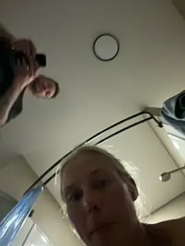 Snapshot of MmadiMonroe chatting on 03/17/26, 06:17 MmadiMonroe online show from 03/17/26, 06:17