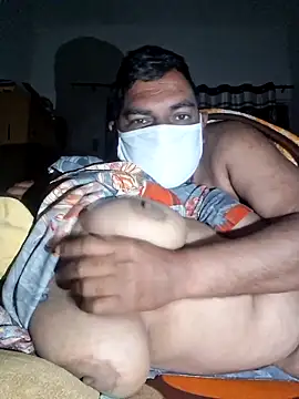 Snapshot of menakshiiikaur chatting on 03/08/25, 12:00 menakshiiikaur online show from 03/08/25, 12:00