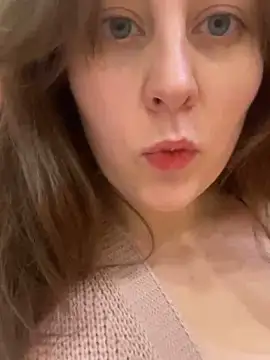 Snapshot of Topvi_ chatting on 12/18/24, 09:36 Topvi online show from 12/18/24, 09:36