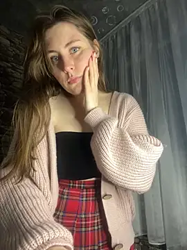 Snapshot of Topvi_ chatting on 12/27/24, 10:05 Topvi online show from 12/27/24, 10:05