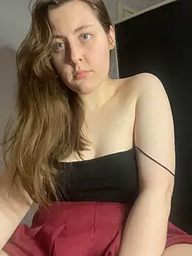 Snapshot of Topvi_ chatting on 02/18/25, 12:17 Topvi online show from 02/18/25, 12:17