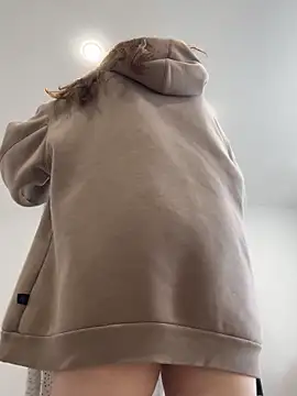 Snapshot of Topvi_ chatting on 11/09/25, 08:23 Topvi online show from 11/09/25, 08:23