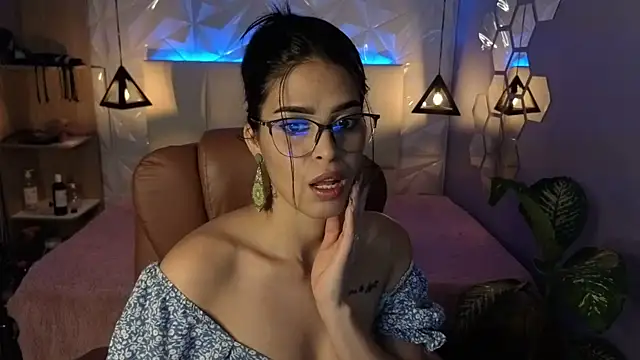 AlessiaVal  online show from 11/21/25, 02:27