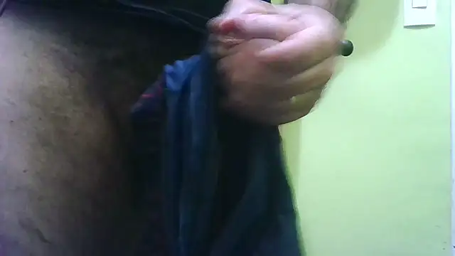 Snapshot of loganwolverine02 chatting on 11/27/25, 01:35 loganwolverine02 online show from 11/27/25, 01:35