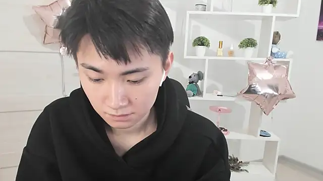 Snapshot of Miram_Yu chatting on 12/11/24, 12:12 Miram Yu online show from 12/11/24, 12:12