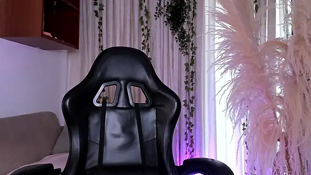 HannaRhodes online show from 04/18/26, 07:58