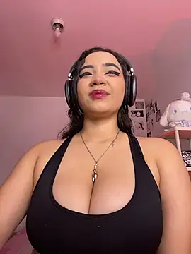 Snapshot of MadelineBenet chatting on 07/02/26, 04:40 MadelineBenet online show from 07/02/26, 04:40