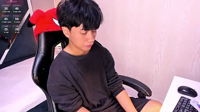 Snapshot of Eriol_ chatting on 04/28/26, 11:48 Eriol online show from 04/28/26, 11:48