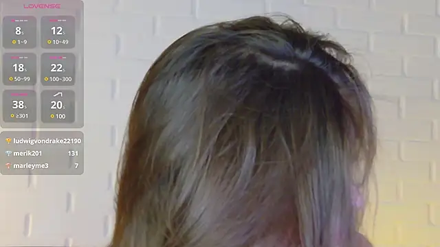 Snapshot of _RiverLov chatting on 03/01/25, 03:53 RiverLov online show from 03/01/25, 03:53