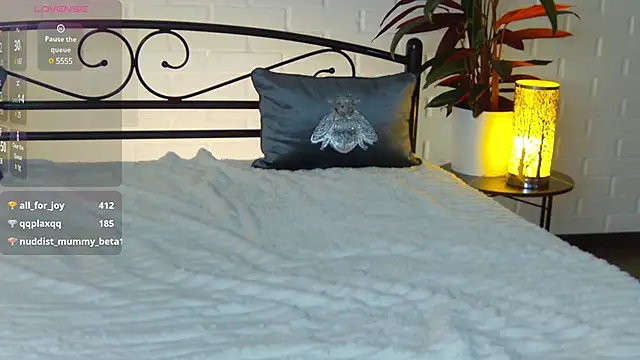 Snapshot of _RiverLov chatting on 03/16/25, 12:12 RiverLov online show from 03/16/25, 12:12