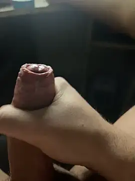 Snapshot of makemecum0 chatting on 03/08/25, 01:17 makemecum0 online show from 03/08/25, 01:17