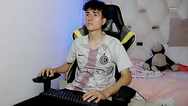 johnny cagee online show from 11/28/25, 06:38