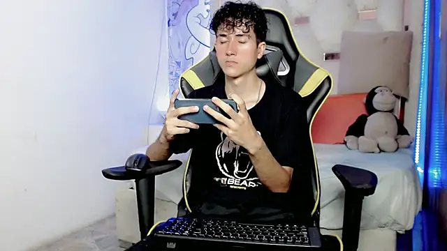 johnny cagee online show from 11/29/25, 04:04