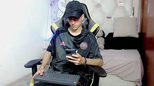 johnny cagee online show from 01/13/26, 03:34