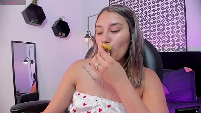  Sophie  miller online show from 04/19/26, 05:56