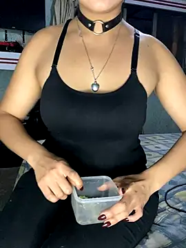 Snapshot of Effyvice13 chatting on 09/27/25, 02:38 Effyvice13 online show from 09/27/25, 02:38