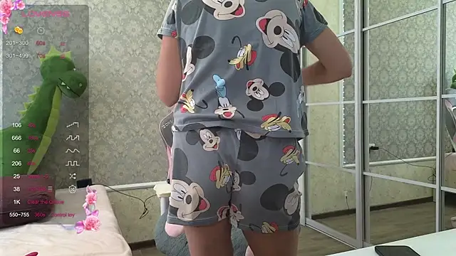 Snapshot of -DIVORA- chatting on 10/25/25, 10:56 -DIVORA- online show from 10/25/25, 10:56