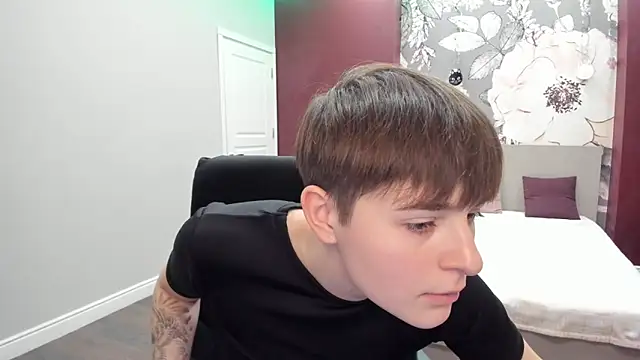 EmiliaYours online show from 11/17/25, 03:18