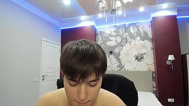 EmiliaYours online show from 12/22/25, 03:09