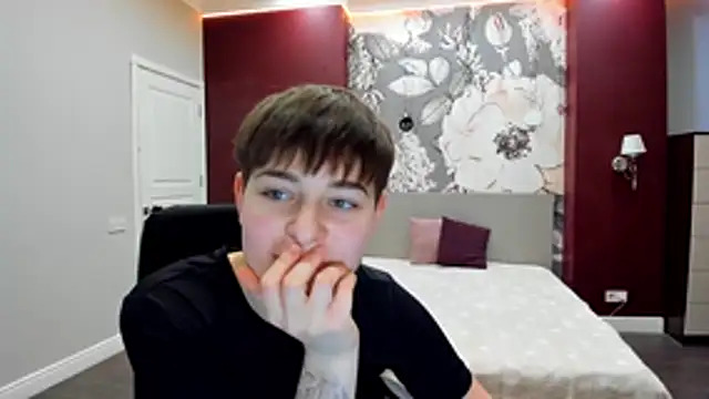 EmiliaYours online show from 02/08/26, 02:42