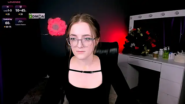 luna berryy online show from 02/20/25, 08:25