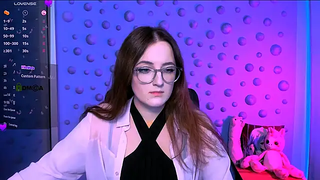 luna berryy online show from 11/28/25, 08:11