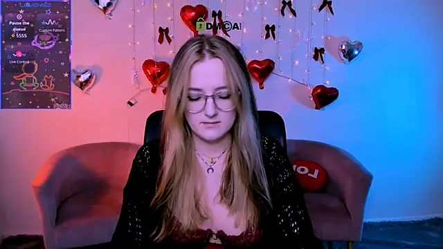 luna berryy online show from 02/24/26, 08:18