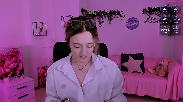 Snapshot of luna_berryy chatting on 07/22/26, 06:54 luna berryy online show from 07/22/26, 06:54