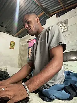 Snapshot of ElNegroRony chatting on 12/31/24, 02:36 ElNegroRony online show from 12/31/24, 02:36