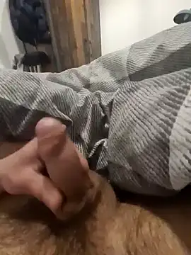 Snapshot of NiceBone000 chatting on 12/17/24, 04:43 NiceBone000 online show from 12/17/24, 04:43