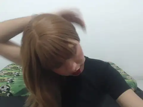 estefania224 online show from 04/01/26, 12:00