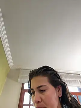 aurora divine online show from 10/19/25, 01:12