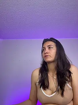 aurora divine online show from 04/24/26, 07:05