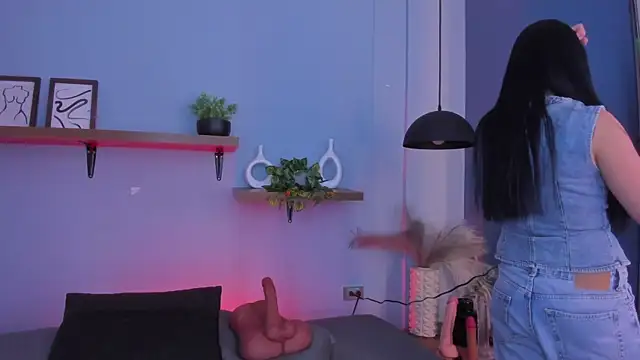 maddy walker online show from 11/08/25, 12:05